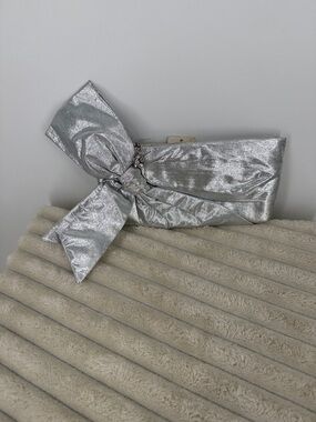 Vintage Y2K Steve Madden Silver Metallic Bow Clutch